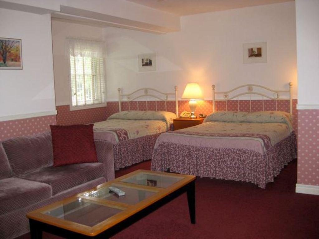 Quarto Duplo Superior com 2 Camas de Casal